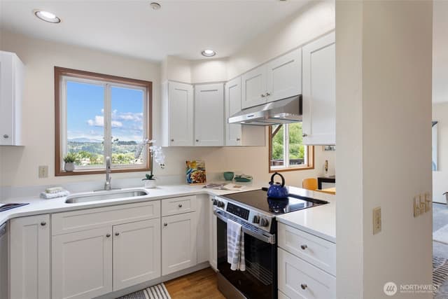 Property photo for 278 Lind Avenue NW, Renton photo 4