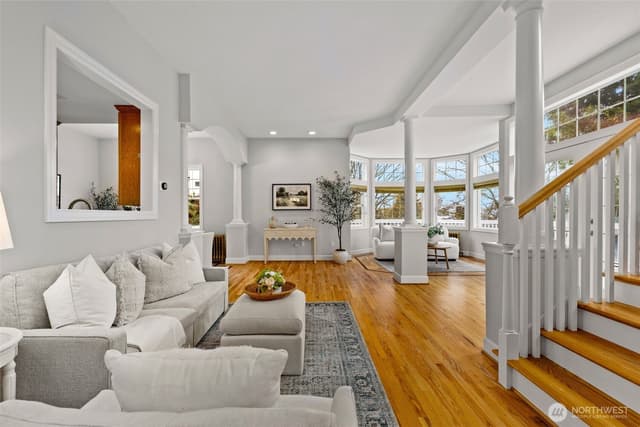 Property photo for 337 25th Avenue E, Seattle photo 5