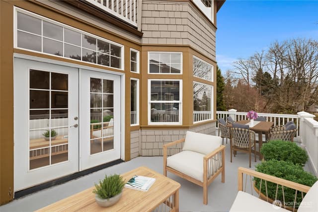 Property photo for 337 25th Avenue E, Seattle photo 3