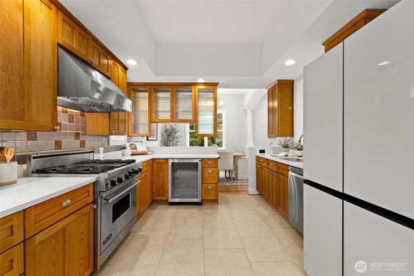Property photo for 337 25th Avenue E, Seattle photo 8