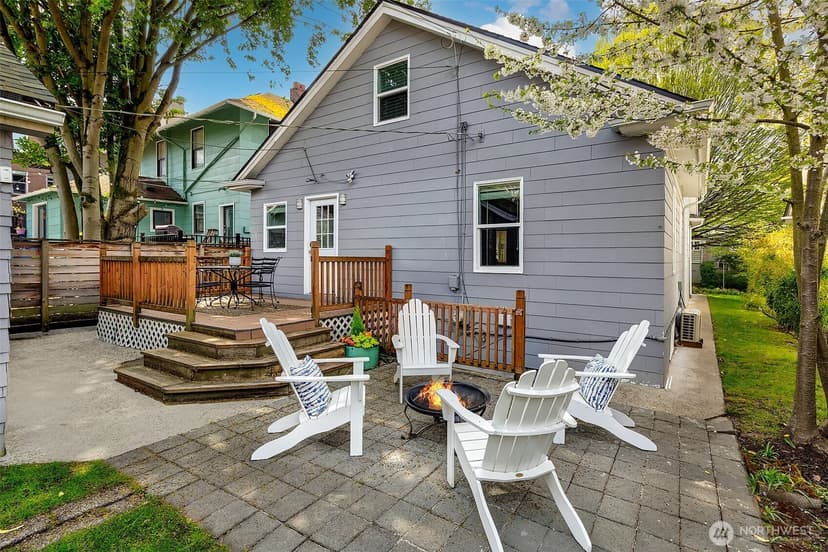 Property photo for 954 19th Avenue E, Seattle photo 11
