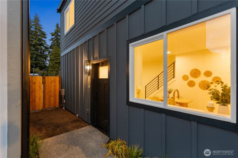 Property photo for 811 NE 125th Street #B, Seattle photo 2