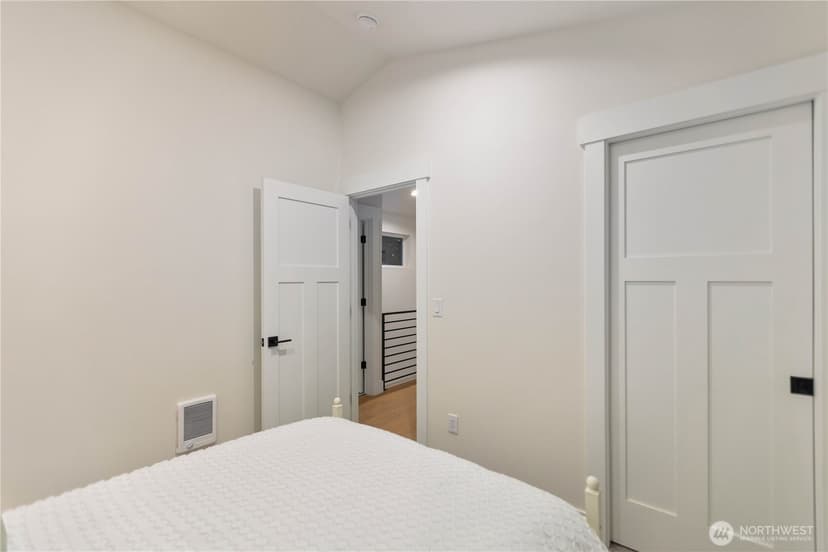 Property photo for 811 NE 125th Street #B, Seattle photo 26