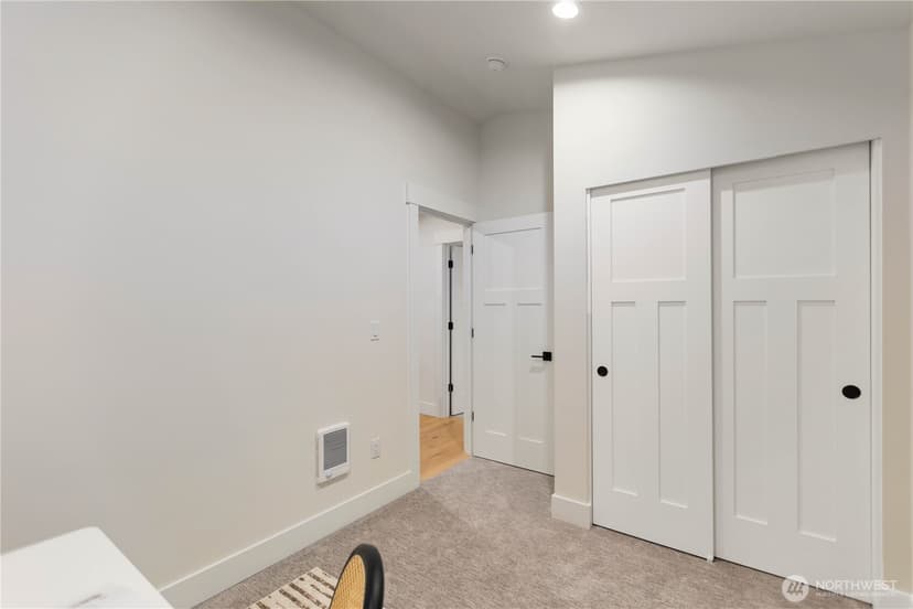 Property photo for 811 NE 125th Street #B, Seattle photo 23
