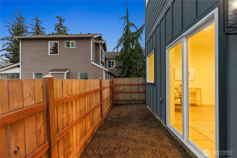 Property photo for 811 NE 125th Street #B, Seattle photo 29