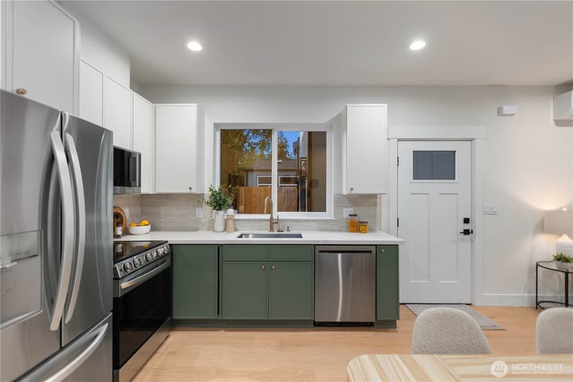 Property photo for 811 NE 125th Street #B, Seattle photo 6