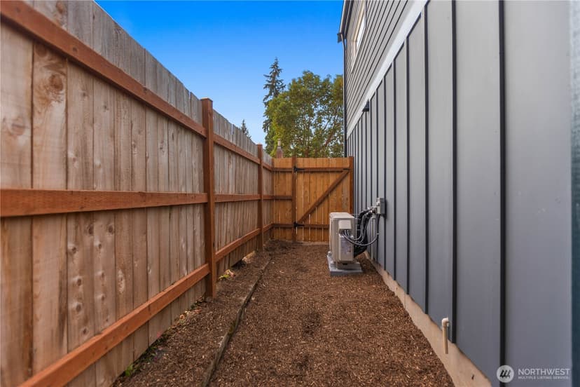 Property photo for 811 NE 125th Street #B, Seattle photo 36