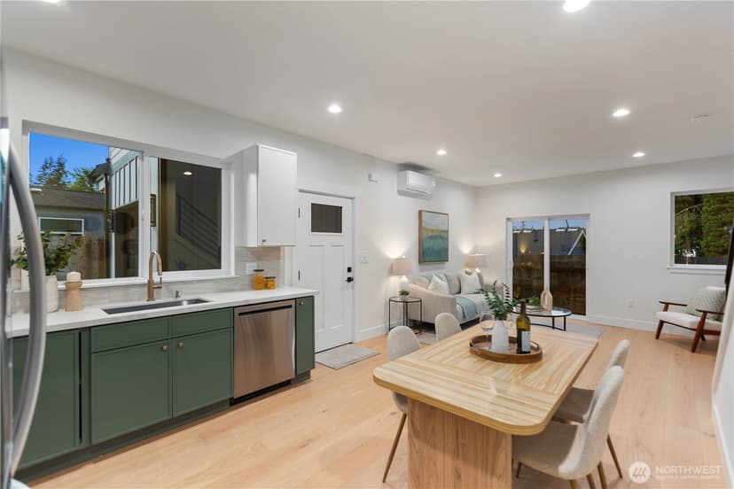 Property photo for 811 NE 125th Street #B, Seattle photo 7