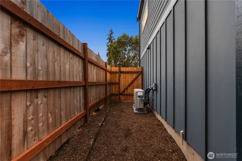 Property photo for 811 NE 125th Street #B, Seattle photo 31