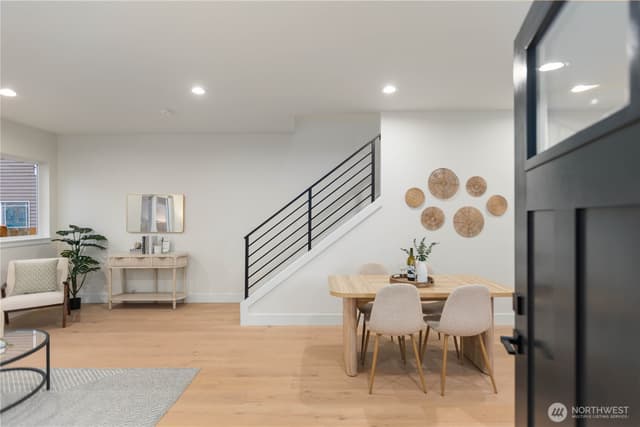 Property photo for 811 NE 125th Street #B, Seattle photo 3