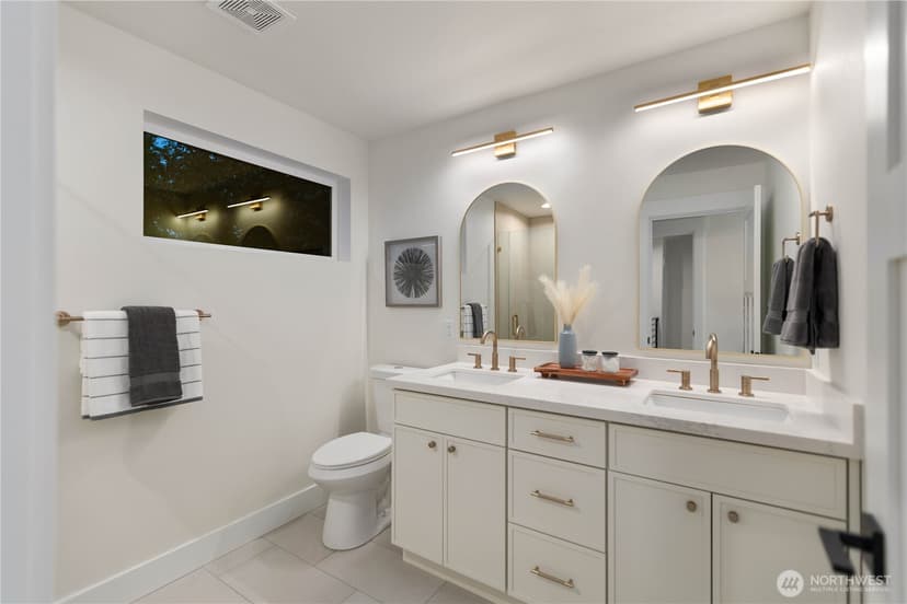 Property photo for 811 NE 125th Street #B, Seattle photo 20