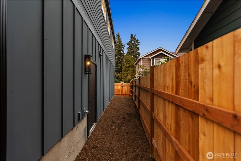 Property photo for 811 NE 125th Street #B, Seattle photo 32