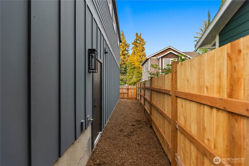 Property photo for 811 NE 125th Street #B, Seattle photo 35
