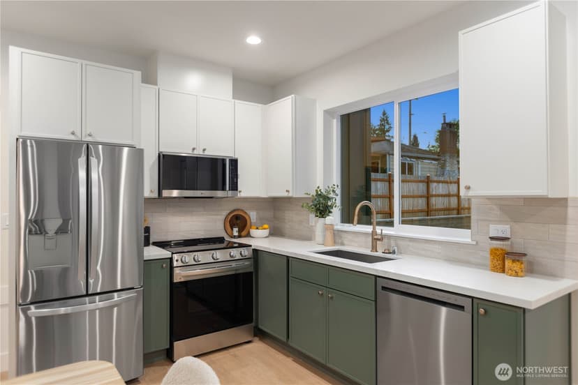 Property photo for 811 NE 125th Street #B, Seattle photo 5