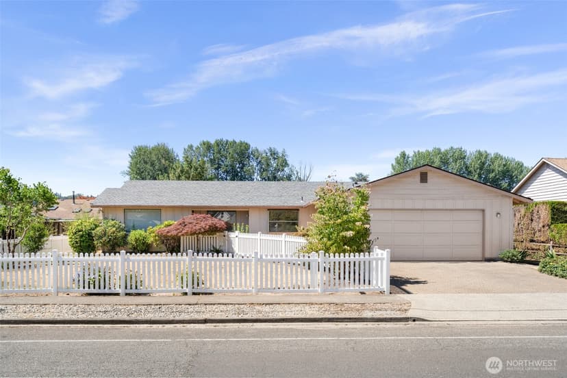 Property photo for 1912 Tacoma Road, Puyallup photo 4