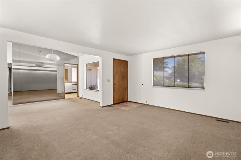 Property photo for 1912 Tacoma Road, Puyallup photo 6