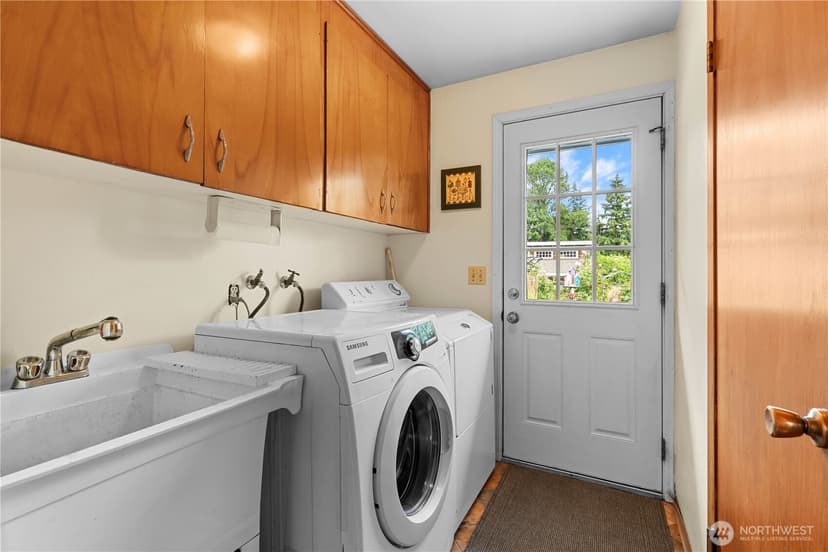 Property photo for 8715 18th Avenue E, Tacoma photo 9