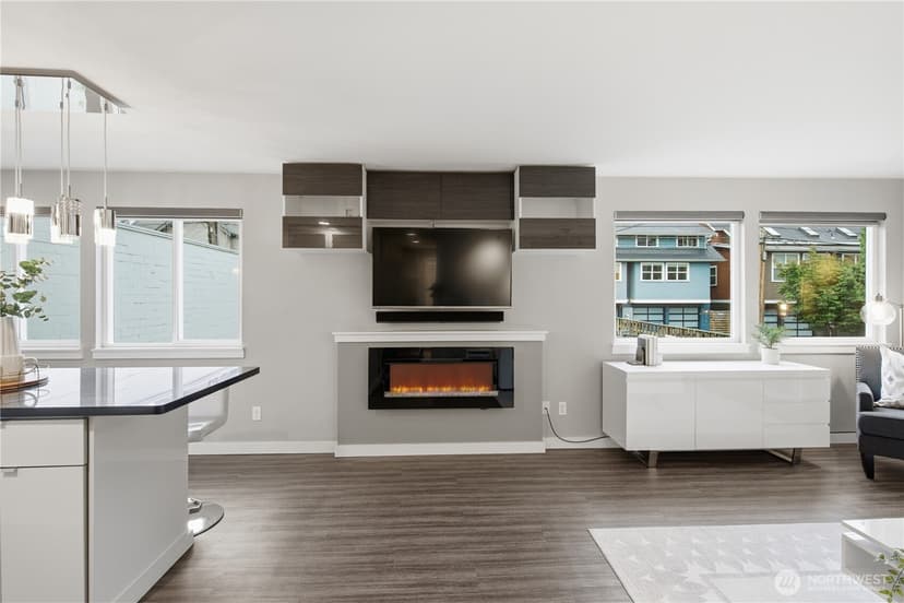 Property photo for 5912 California Avenue SW #201, Seattle photo 11