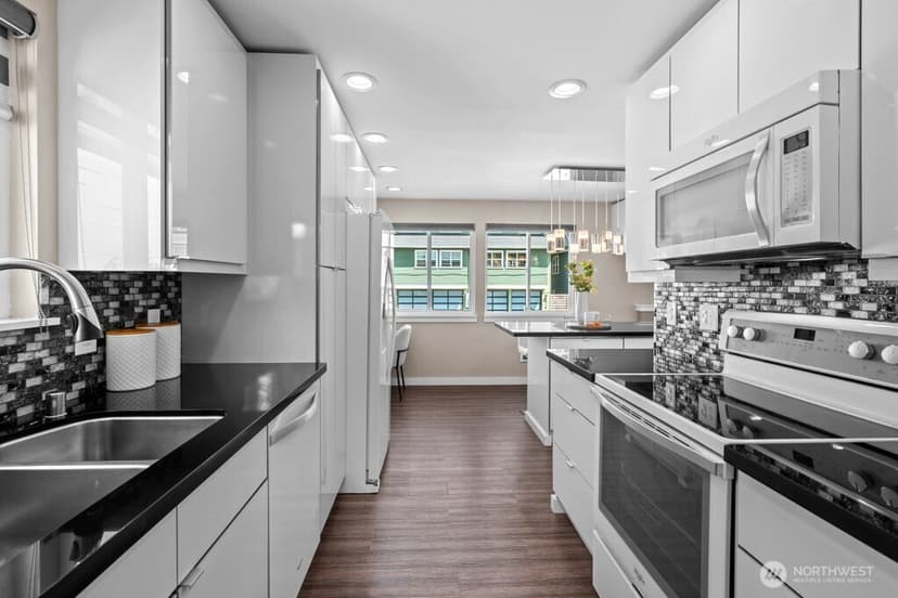 Property photo for 5912 California Avenue SW #201, Seattle photo 19