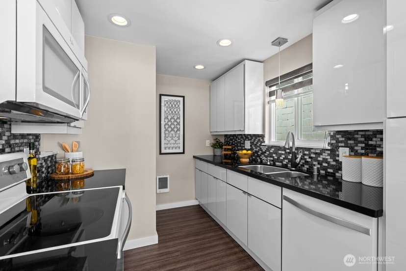 Property photo for 5912 California Avenue SW #201, Seattle photo 20