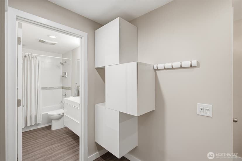 Property photo for 5912 California Avenue SW #201, Seattle photo 26