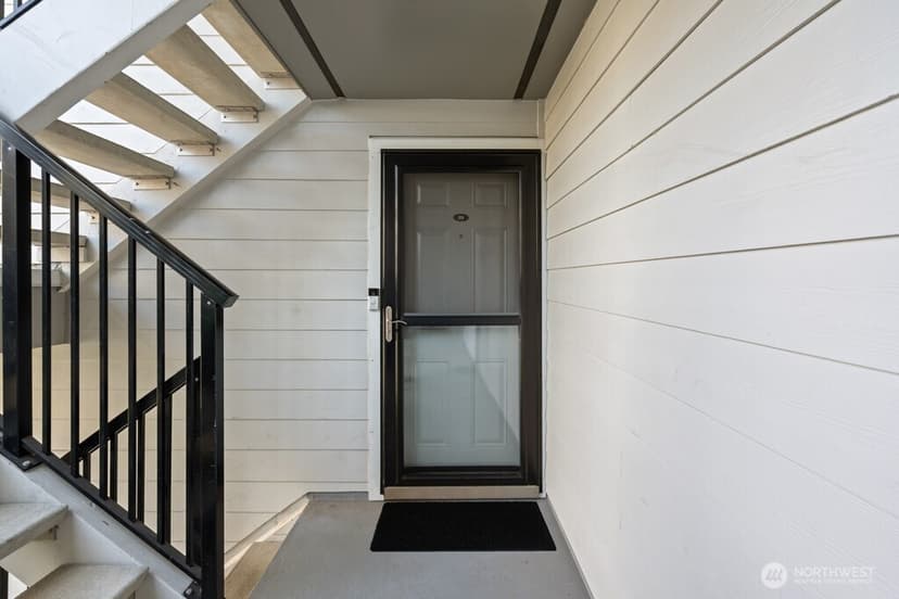 Property photo for 5912 California Avenue SW #201, Seattle photo 6
