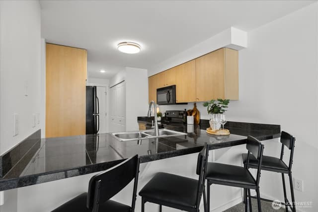 Property photo for 11211 NE 128th Street #K-202, Kirkland photo 5