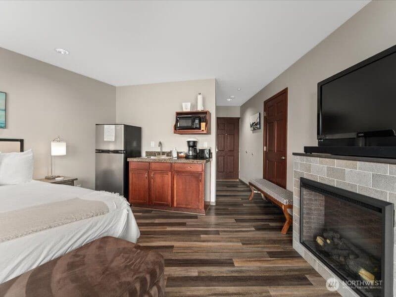 Property photo for 322 W Woodin Avenue #713, Chelan photo 10