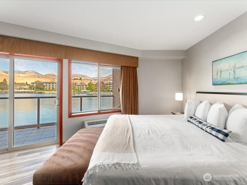 Property photo for 322 W Woodin Avenue #713, Chelan photo 11