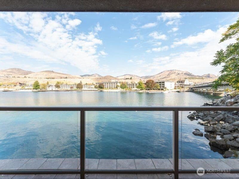 Property photo for 322 W Woodin Avenue #713, Chelan photo 2