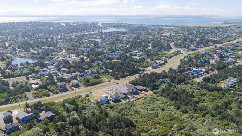 Property photo for 675 Ocean Shores Boulevard SW, Ocean Shores photo 40