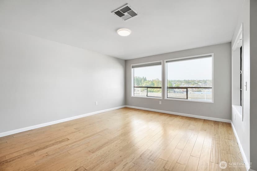 Property photo for 3100 W Commodore Way #305, Seattle photo 17