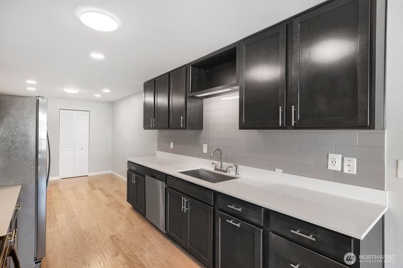 Property photo for 3100 W Commodore Way #305, Seattle photo 20