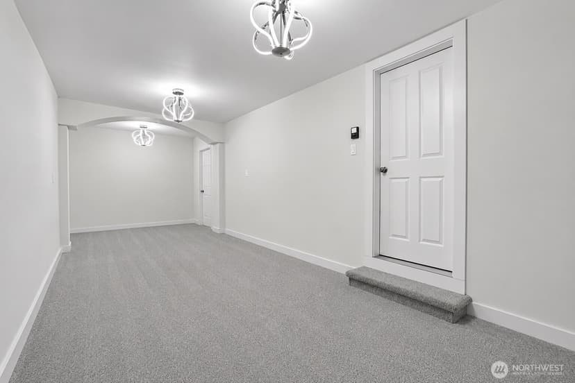 Property photo for 6916 50th St W, University Place photo 13