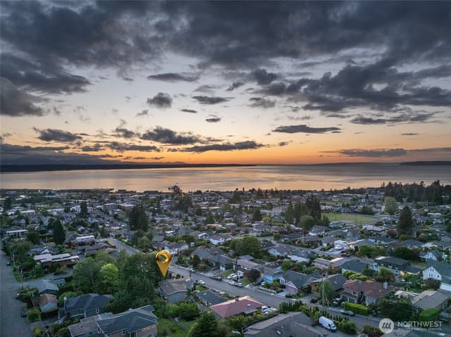 Property photo for 816 Walnut Street, Edmonds photo 2