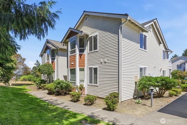 Property photo for 800 96th Avenue NE #J202, Lake Stevens photo 3