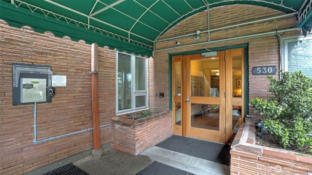 Property photo for 530 W Olympic Place #304, Seattle photo 2
