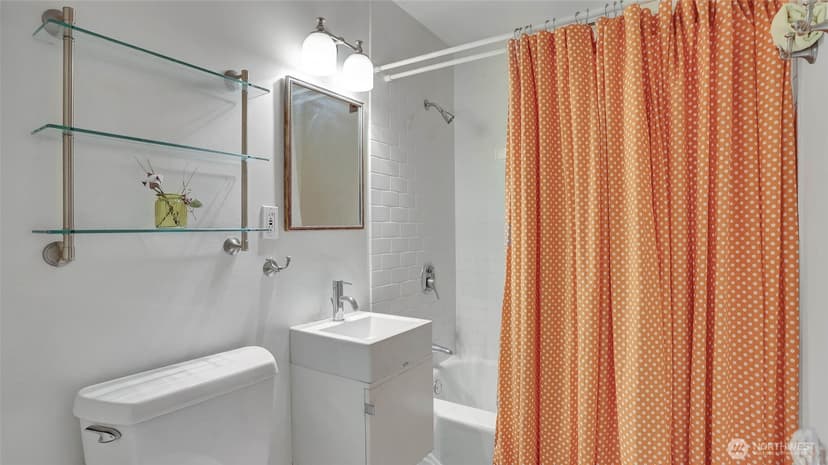 Property photo for 530 W Olympic Place #304, Seattle photo 6