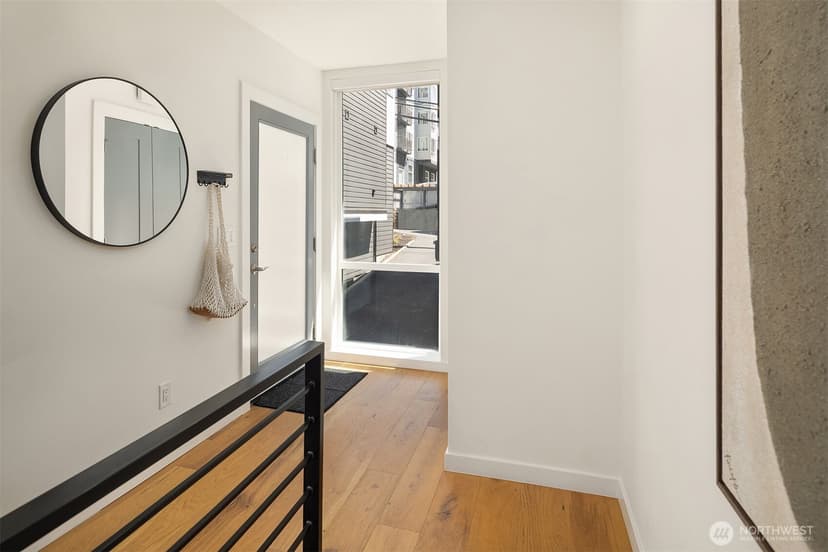 Property photo for 2723 Yale Terrace Avenue E, Seattle photo 6