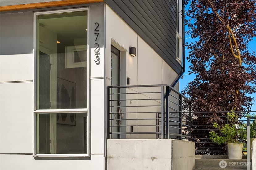 Property photo for 2723 Yale Terrace Avenue E, Seattle photo 5