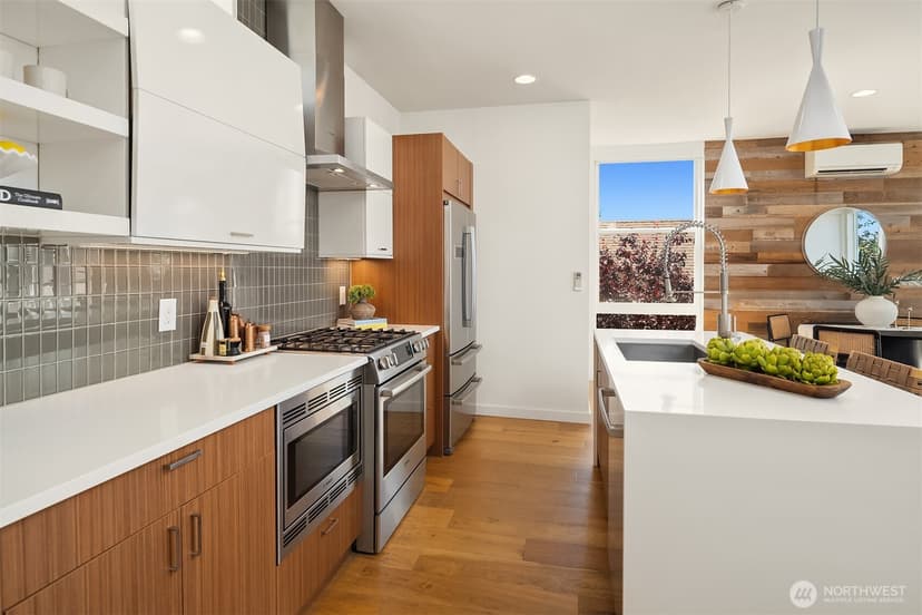Property photo for 2723 Yale Terrace Avenue E, Seattle photo 13