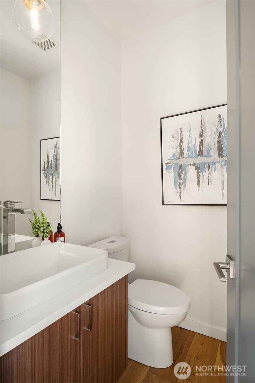 Property photo for 2723 Yale Terrace Avenue E, Seattle photo 18