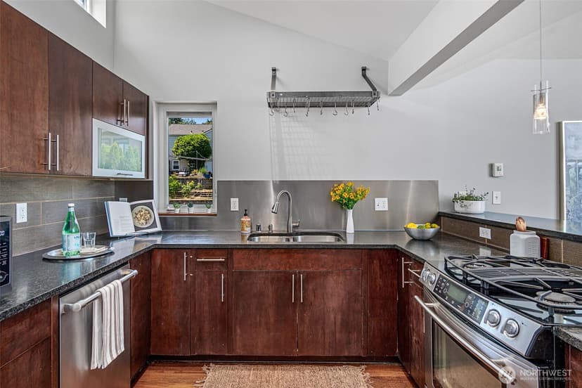 Property photo for 3028 SW Avalon Way #B, Seattle photo 15
