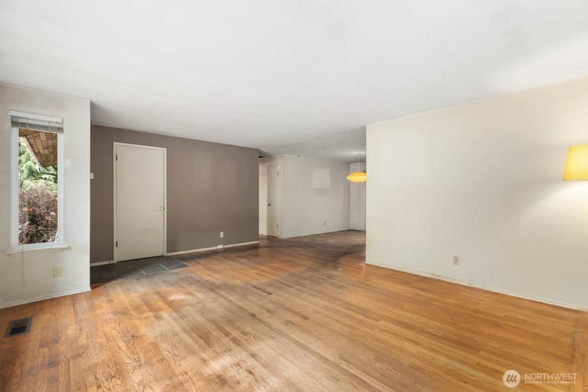 Property photo for 19524 14th Avenue NE, Shoreline photo 5