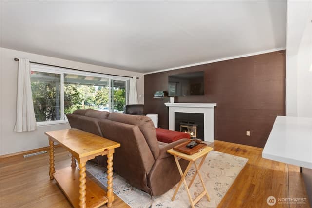 Property photo for 9207 Meadow Way, Everett photo 4