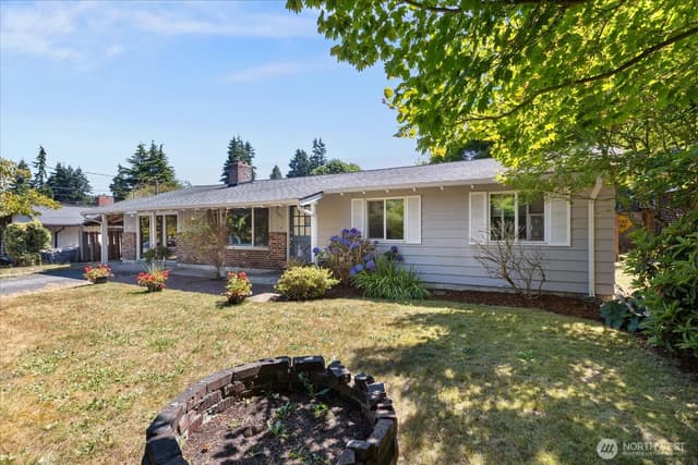 Property photo for 9207 Meadow Way, Everett
