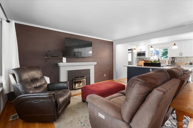 Property photo for 9207 Meadow Way, Everett photo 5
