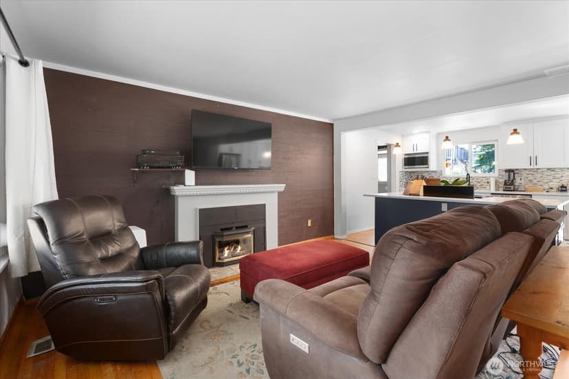 Property photo for 9207 Meadow Way, Everett photo 5