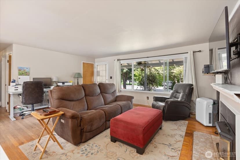Property photo for 9207 Meadow Way, Everett photo 6