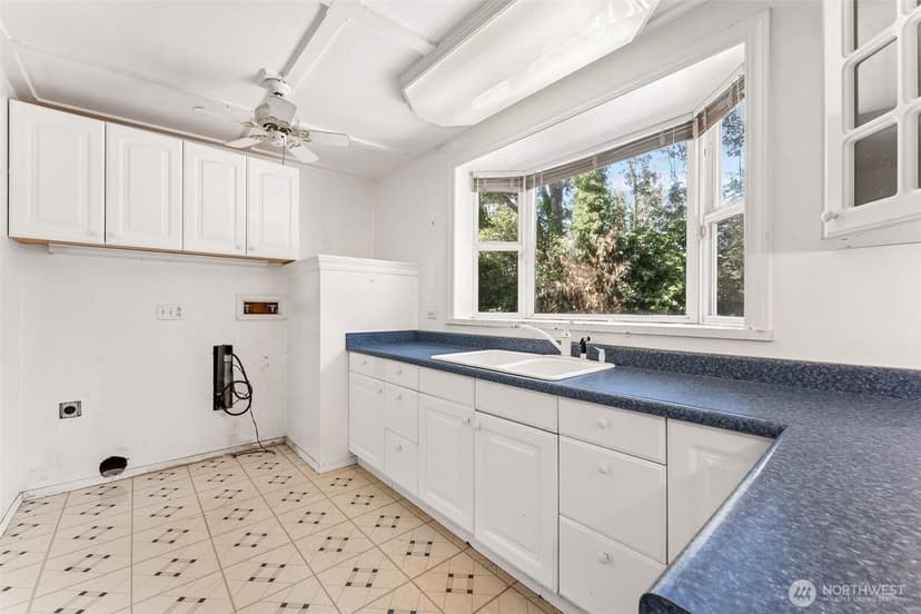 Property photo for 6727 21st Avenue SW, Seattle photo 6